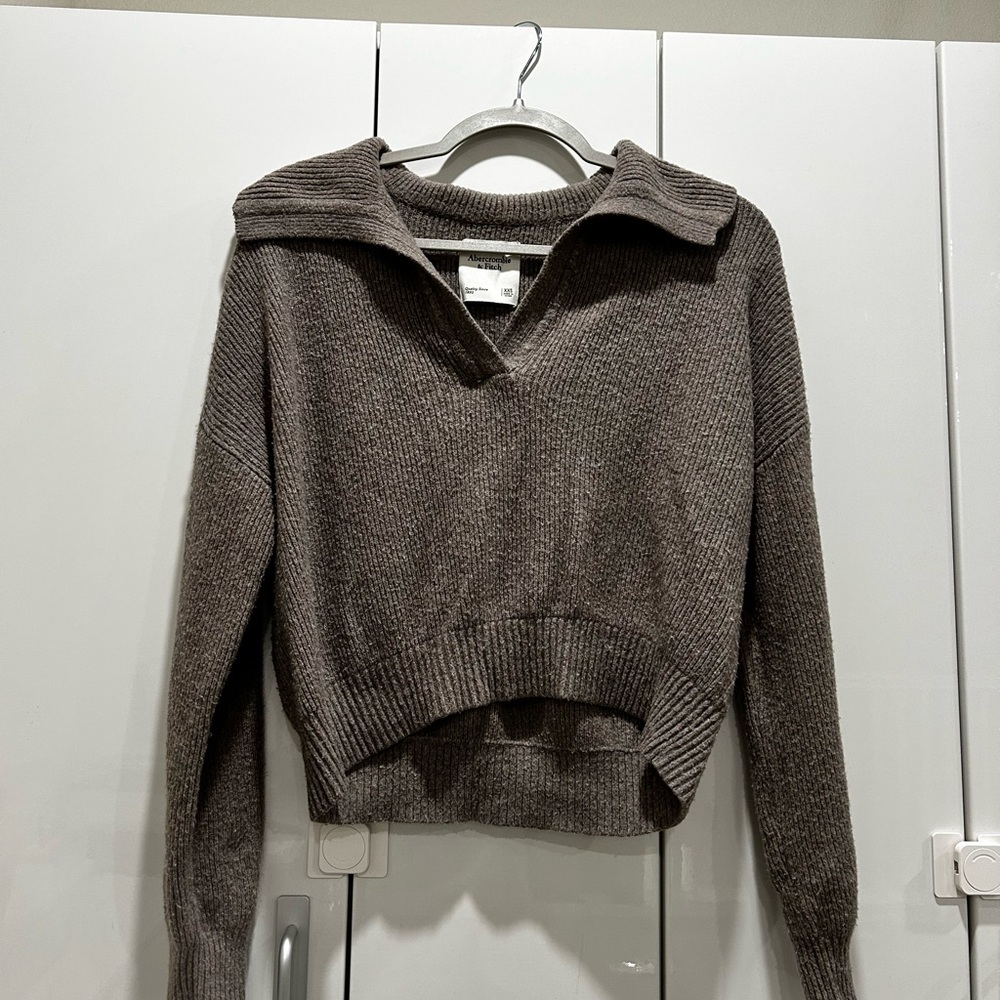 Abercrombie & Fitch Notch Neck Sweater Polo | Taupe Size 2XS